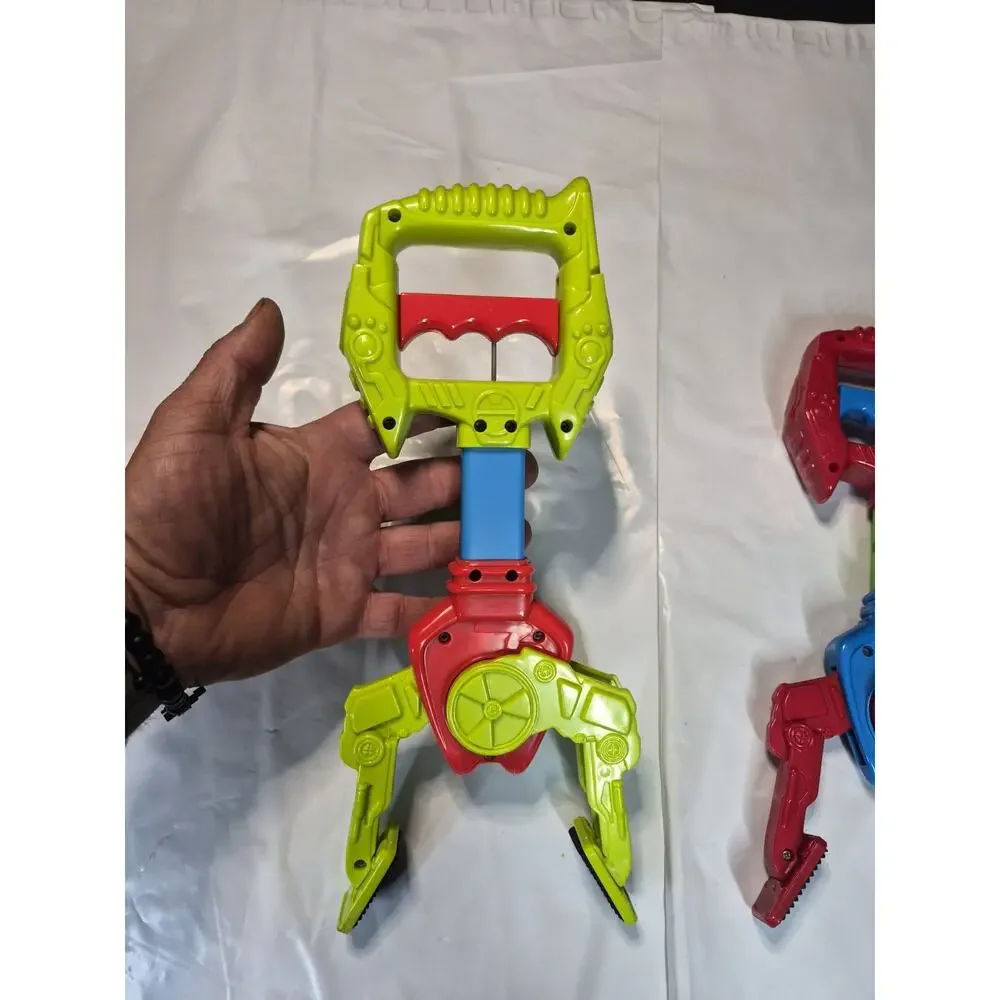 2 Kids Robot Hand Claw Grabber Toys Intelligence Grabbing Pick Up Tool Toys